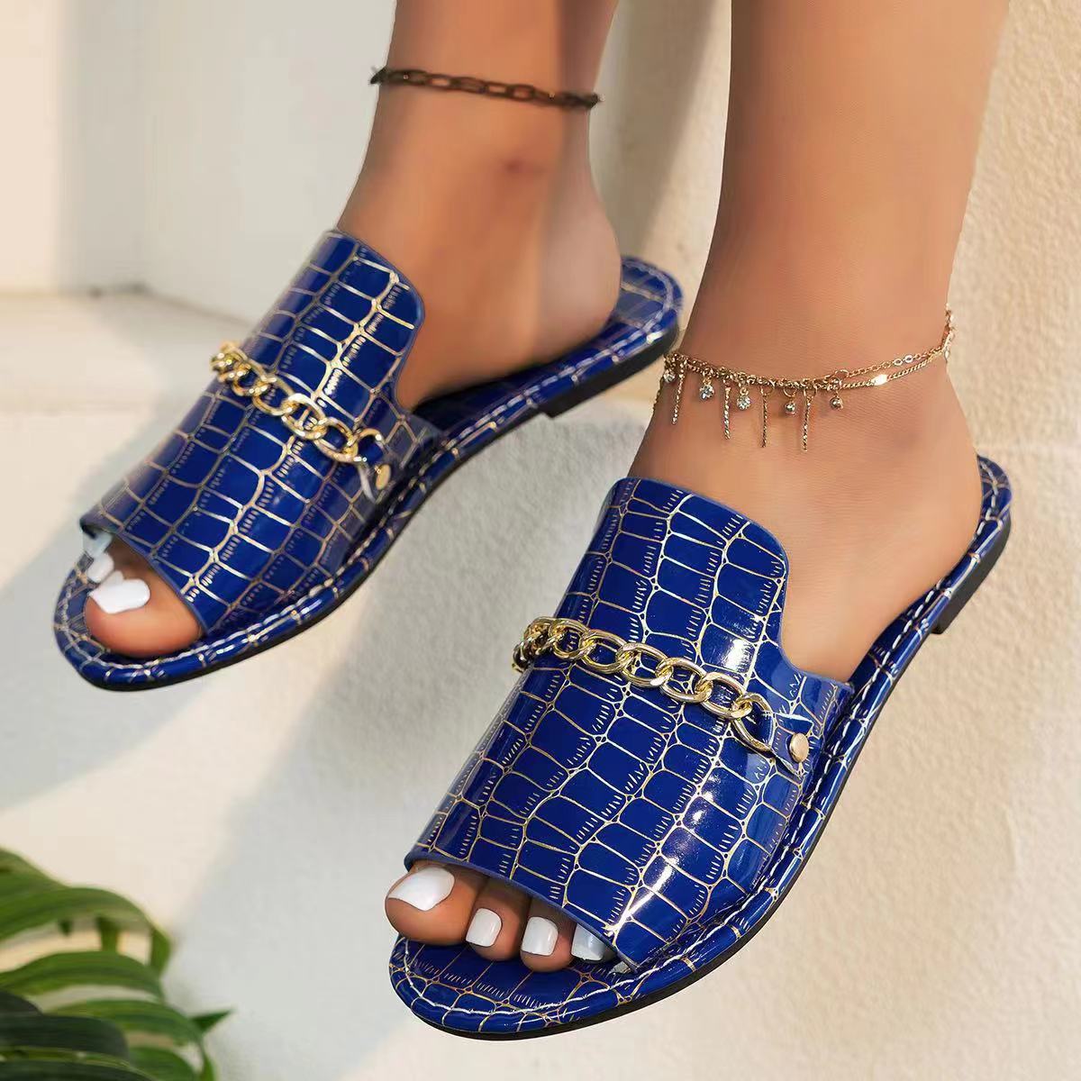 Casual Flat Beach Sandals with Chain Accessories