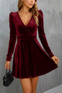 Solid Velvet V-neck Long-sleeved Waist Mini Dress