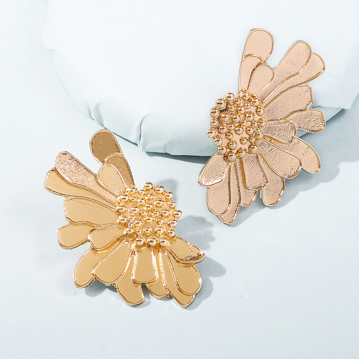 Retro Alloy Floral Pattern Earrings