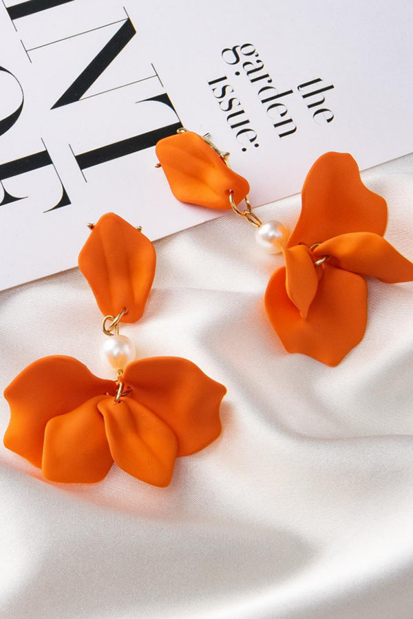 Chic and Heartfelt Flower Pearl Earrings